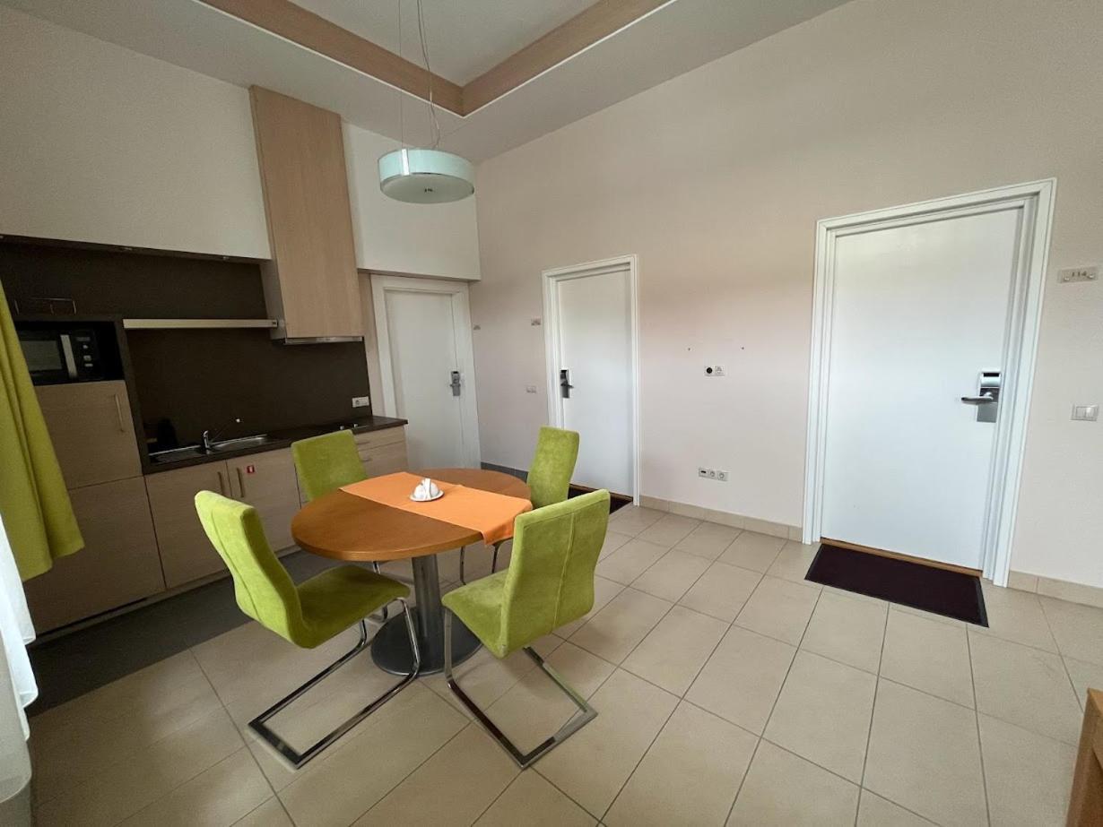 Soleil Apartman Szeged Exterior foto